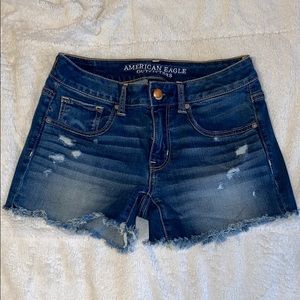 2 pairs AE. Midi jean shorts Sz6. Lightly worn